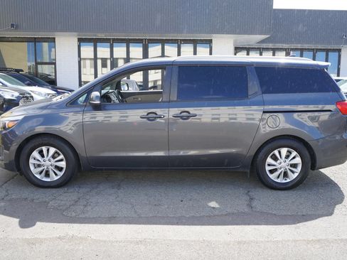 Used 2016 Kia Sedona LX w/ Option Group 020 FWD image 2