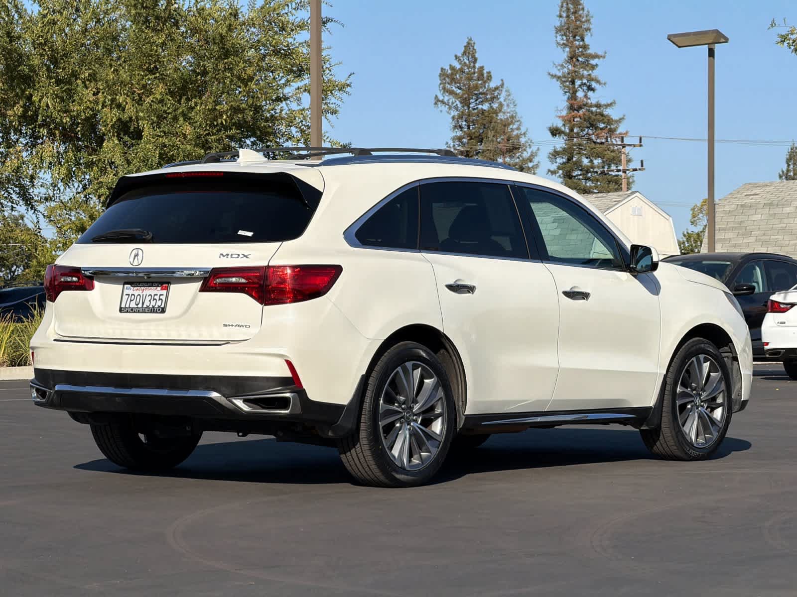 Used 2017 Acura MDX w/ Technology Package AWD/4WD image 2