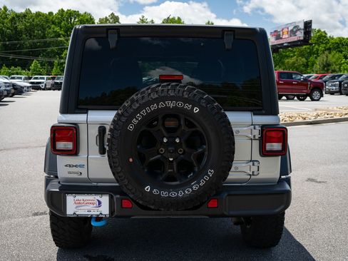 Used 2023 Jeep Wrangler Unlimited w/ Convenience Group AWD/4WD image 8