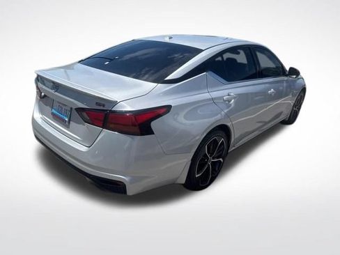 Used 2024 Nissan Altima 2.5 SR w/ SR Premium Package FWD image 8