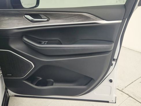 Used 2022 Jeep Grand Cherokee L Limited image 35