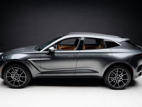 Used 2021 Aston Martin DBX image 15