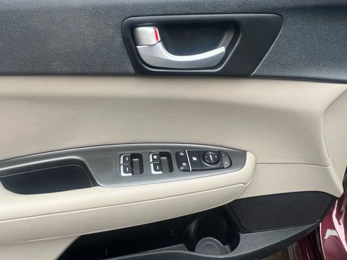 Used 2018 Kia Optima LX w/ 17" Alloy Wheels Package image 12