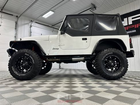 Used 1991 Jeep Wrangler S image 11