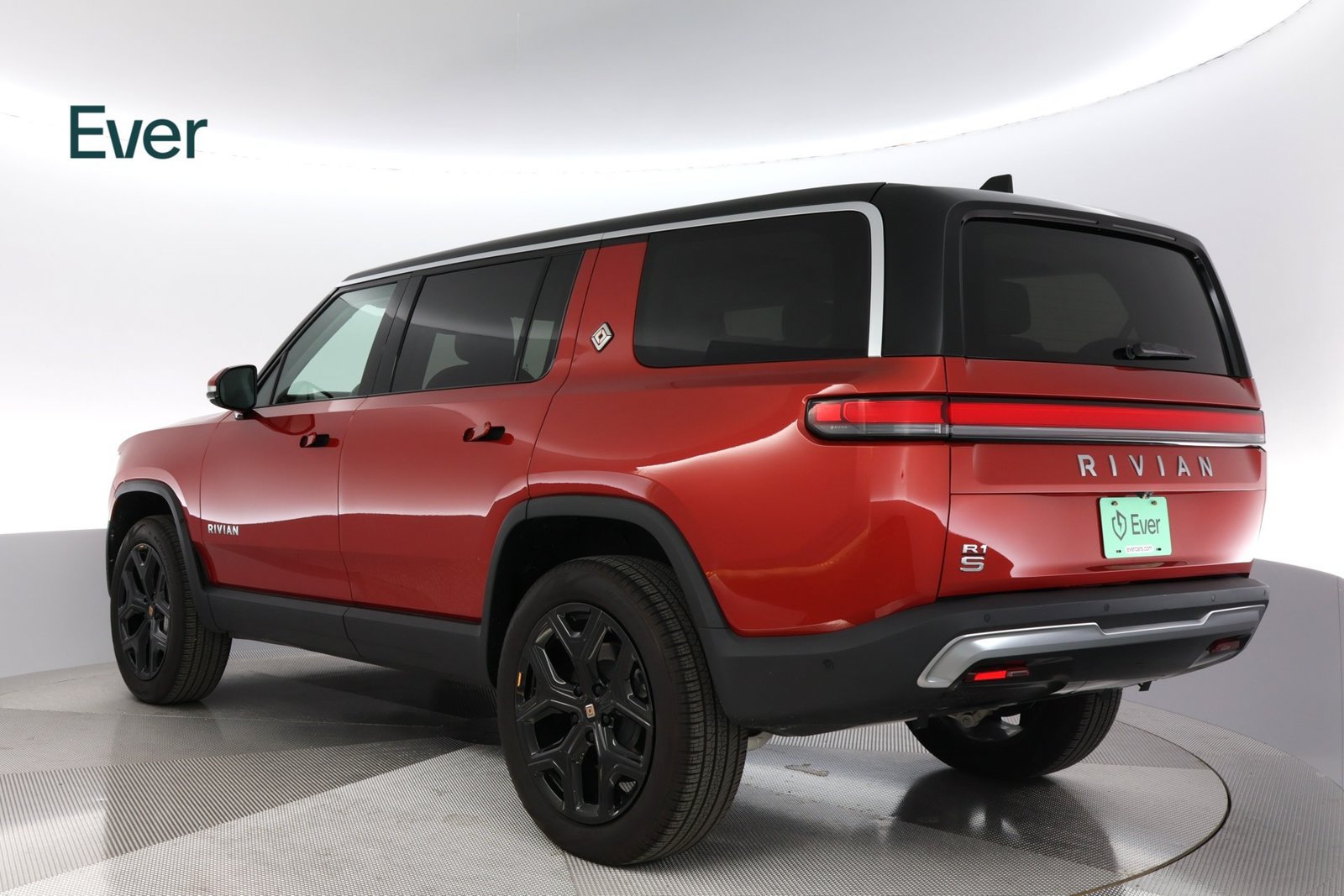 Used 2024 Rivian R1S Adventure Dual AWD/4WD image 14