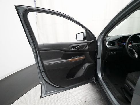 Certified 2023 GMC Acadia SLE w/ Driver Convenience Package image 28