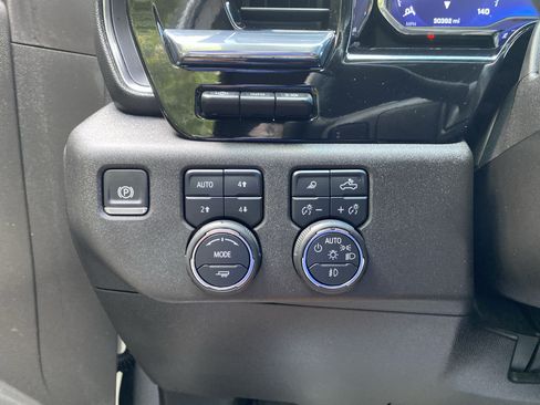 Used 2025 Chevrolet Silverado 2500 LTZ w/ LTZ Plus Package AWD/4WD image 18