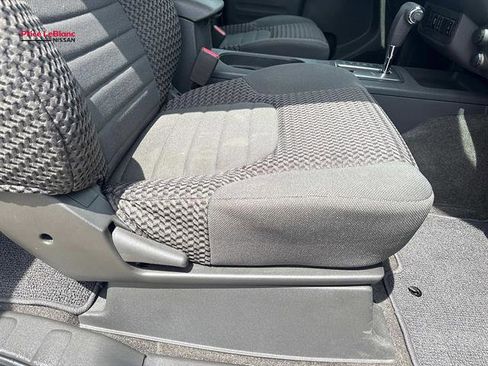Used 2016 Nissan Frontier SV w/ SV Value Truck Package RWD image 11
