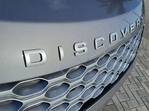 New 2025 Land Rover Discovery S image 9