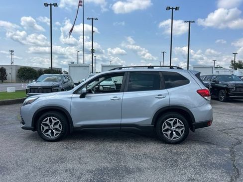 Used 2023 Subaru Forester Premium AWD/4WD image 6