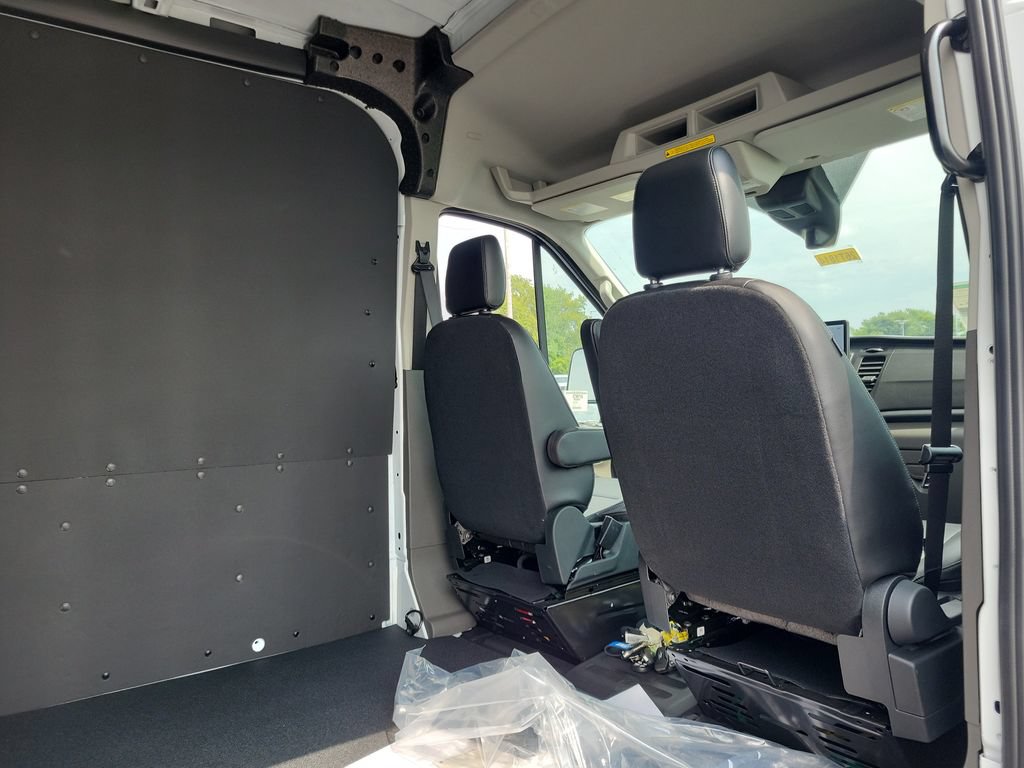 New 2026 Ford Transit 250 148 Medium Roof w/ Load Area Protection Package RWD image 16