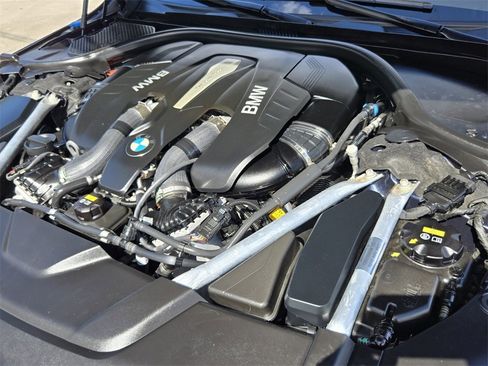 Used 2019 BMW 750i xDrive w/ Executive Package image 18