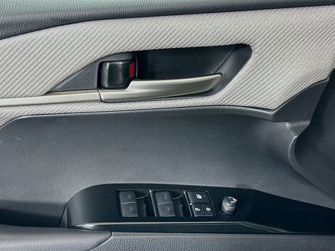 Used 2025 Toyota Camry SE image 18