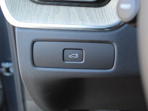 New 2026 Volvo XC60 B5 Plus w/ Protection Package Premier image 20