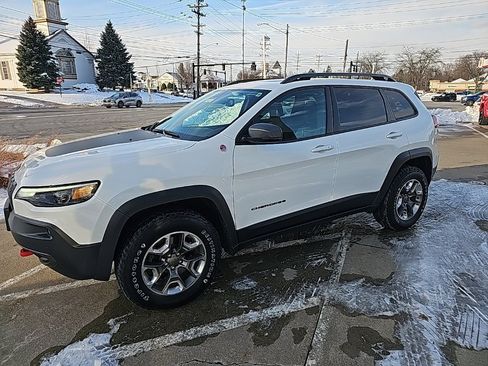 Used 2019 Jeep Cherokee Trailhawk w/ Comfort/Convenience Group image 10