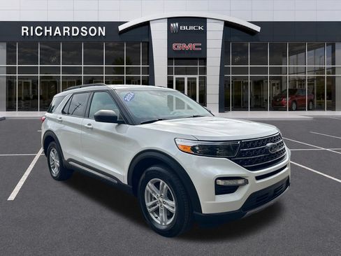 Used 2024 Ford Explorer XLT w/ Equipment Group 202A AWD/4WD image 8