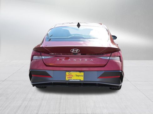 Used 2025 Hyundai Elantra SEL FWD image 6