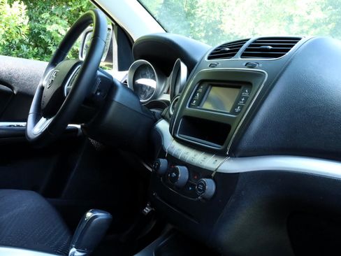 Used 2018 Dodge Journey SE w/ Popular Equipment Group image 32