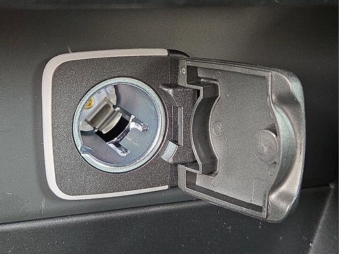 New 2025 Jeep Grand Cherokee L Overland w/ Rear Seat Video Group I AWD/4WD image 16