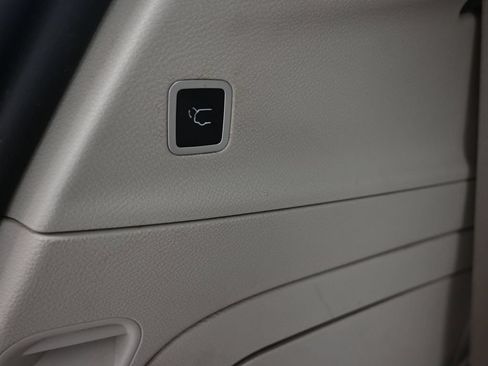 Used 2021 Chrysler Pacifica Limited w/ Premium & Safety Sphere Group FWD image 14