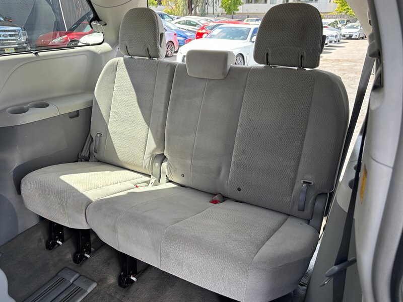 Used 2012 Toyota Sienna LE FWD image 14