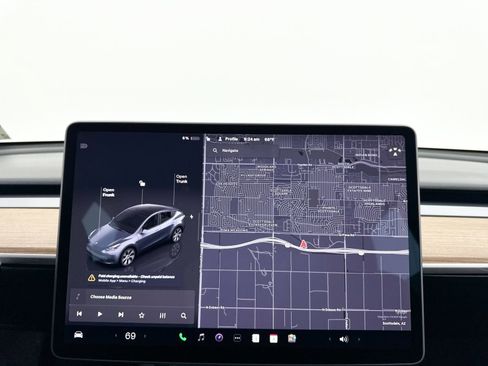 Used 2023 Tesla Model Y 2WD image 3