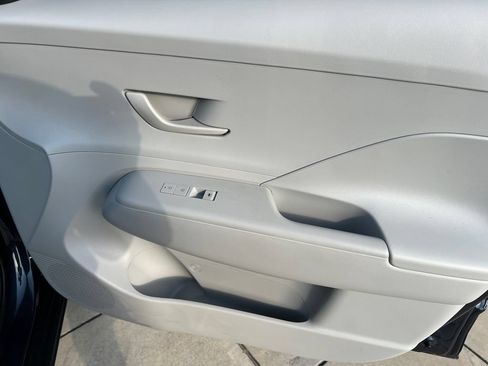 Used 2024 Hyundai Kona SE FWD image 6