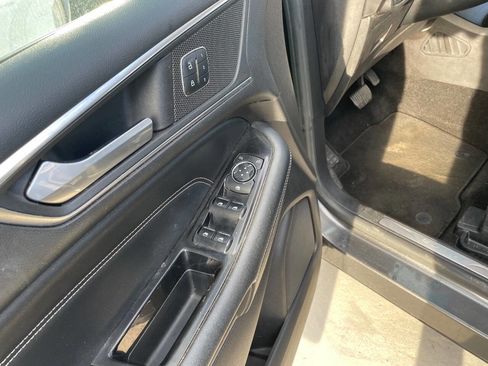 Used 2017 Ford Edge Titanium FWD image 38
