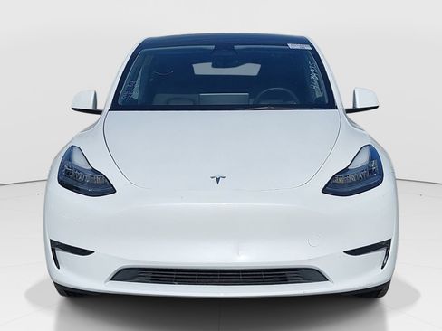 Used 2023 Tesla Model Y Long Range AWD/4WD image 2