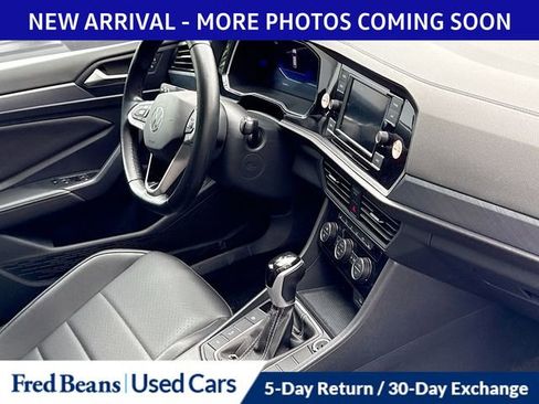 Used 2024 Volkswagen Jetta SE FWD image 8