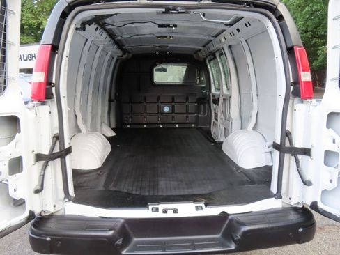 Used 2018 Chevrolet Express 2500 w/ Driver Convenience Package RWD image 15
