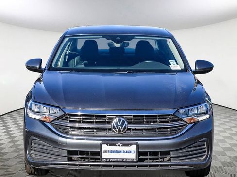 Used 2024 Volkswagen Jetta SE image 2