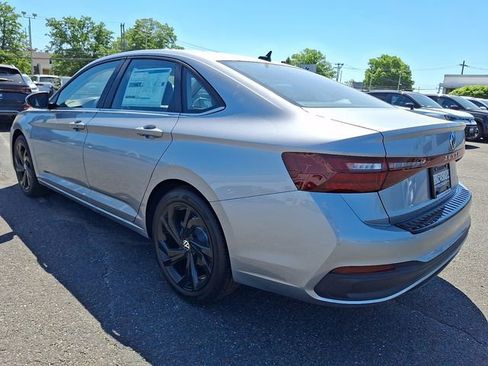 New 2026 Volkswagen Jetta SE FWD image 3