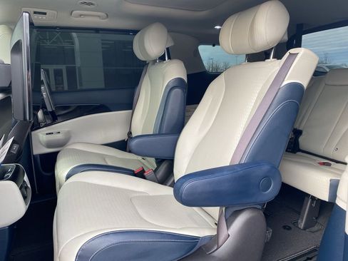 Used 2025 Kia Carnival SX Prestige image 22