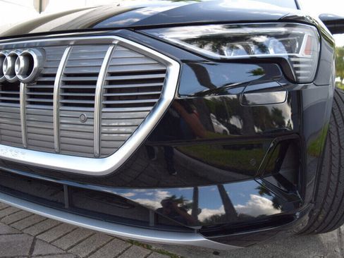 Used 2022 Audi e-tron Premium image 10