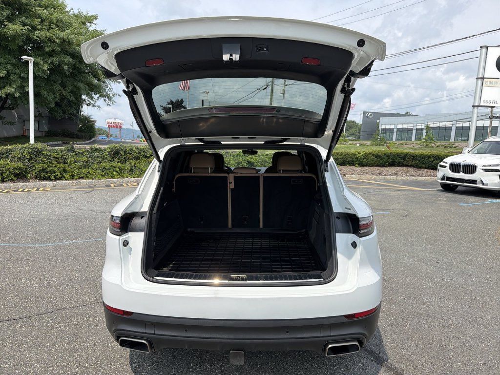 Used 2023 Porsche Cayenne AWD/4WD image 27
