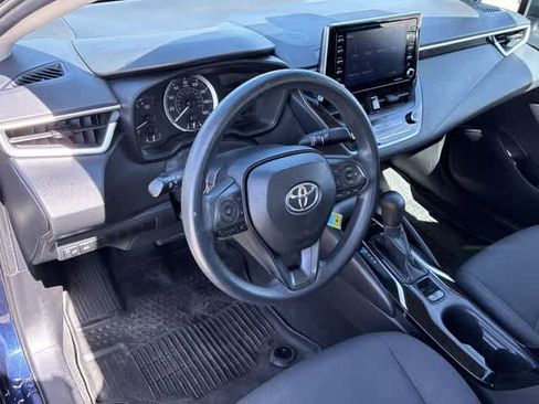 Used 2021 Toyota Corolla LE image 2