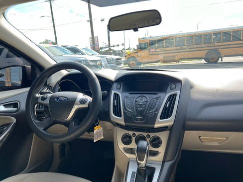 Used 2014 Ford Focus SE FWD image 13