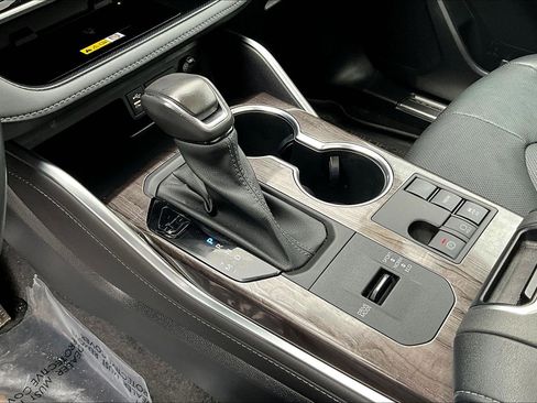 Used 2023 Toyota Highlander Platinum image 14