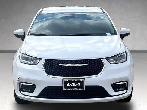 Used 2023 Chrysler Pacifica Touring-L AWD/4WD image 6