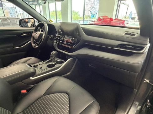 Used 2025 Toyota Highlander XSE AWD/4WD image 42