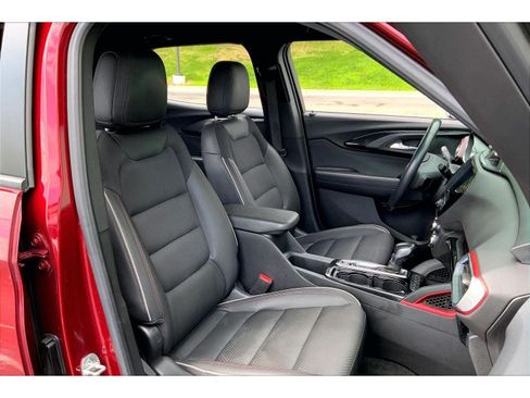 Used 2022 Chevrolet TrailBlazer RS w/ Technology Package FWD image 7