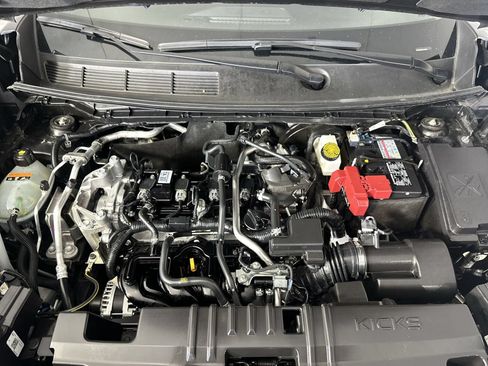 Used 2025 Nissan Kicks SR FWD image 28