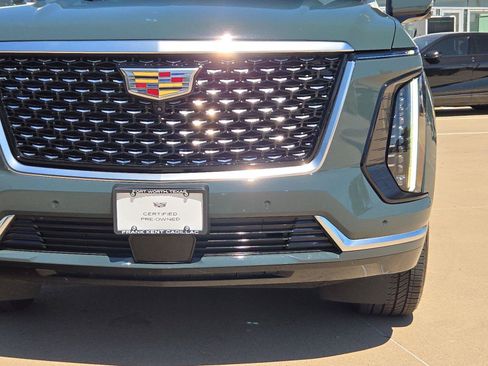 Used 2026 Cadillac Escalade Luxury w/ LPO, Floor Liner Package RWD image 6