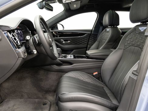 Used 2024 Bentley Flying Spur Plug-In Hybrid AWD/4WD image 7