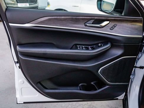 New 2026 Jeep Grand Cherokee Limited w/ Limited Altitude Package image 24