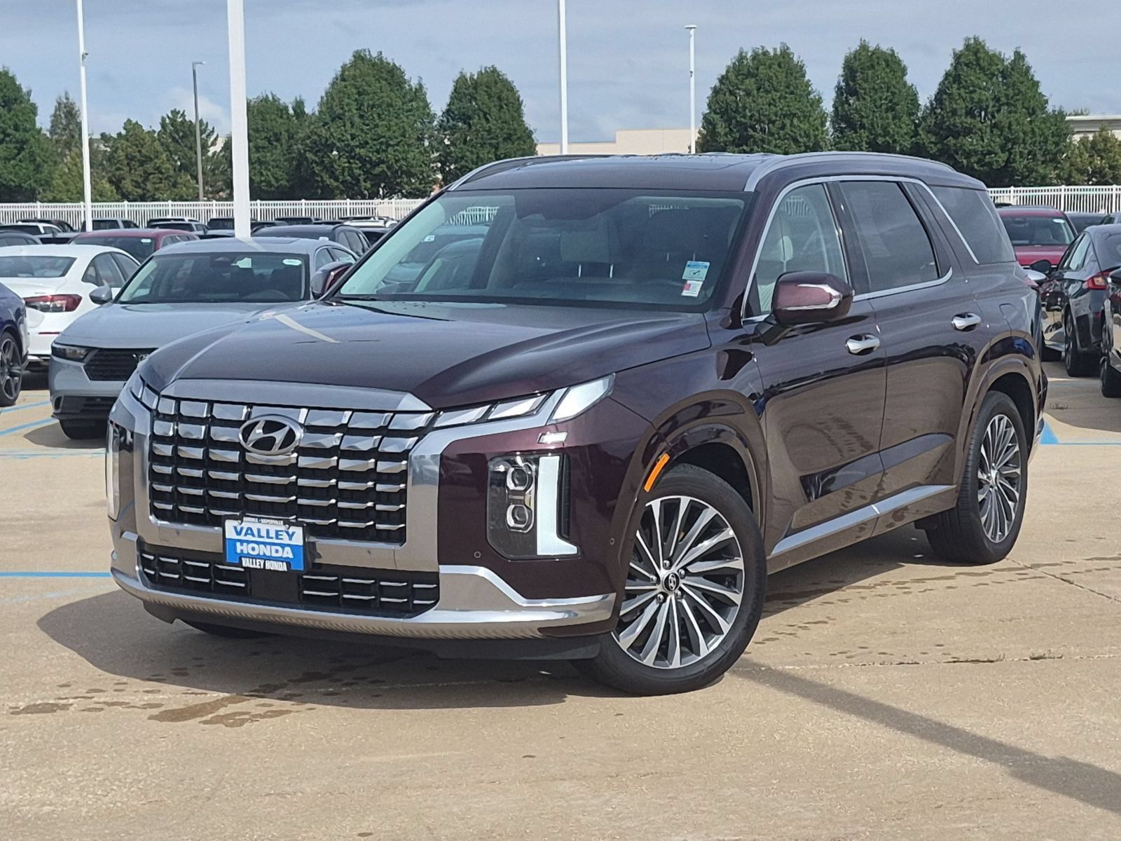 Used 2023 Hyundai Palisade Calligraphy w/ Cargo Package AWD/4WD image 2