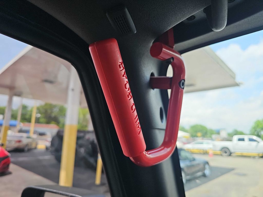 Used 2014 Jeep Wrangler Unlimited Rubicon w/ Connectivity Group AWD/4WD image 38