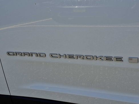 New 2025 Jeep Grand Cherokee Limited w/ Trailer Tow Package image 21