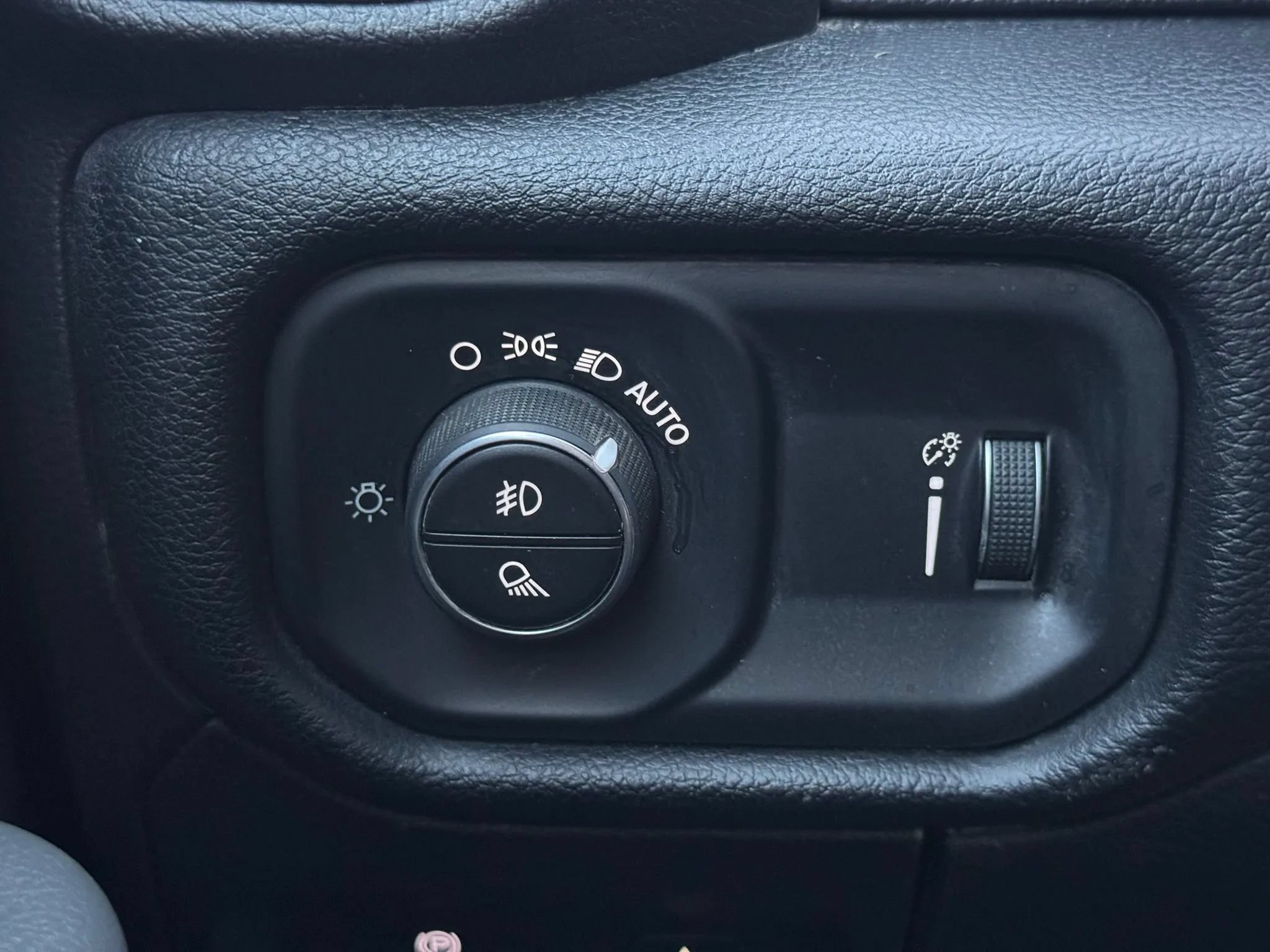 Used 2020 RAM 1500 Big Horn AWD/4WD image 34